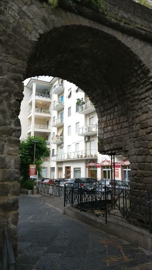 Yourhome - Sersale Suites Sorrento Kültér fotó