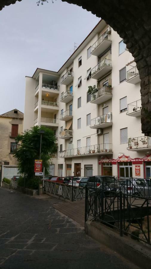 Yourhome - Sersale Suites Sorrento Kültér fotó